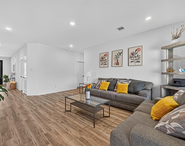 27222 Woodridge Glen Drive - Photo Thumbnail 8