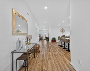 27222 Woodridge Glen Drive - Photo Thumbnail 10