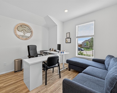27222 Woodridge Glen Drive - Photo Thumbnail 5