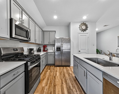 27222 Woodridge Glen Drive - Photo Thumbnail 17