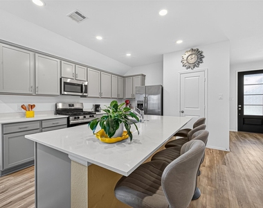 27222 Woodridge Glen Drive - Photo Thumbnail 18