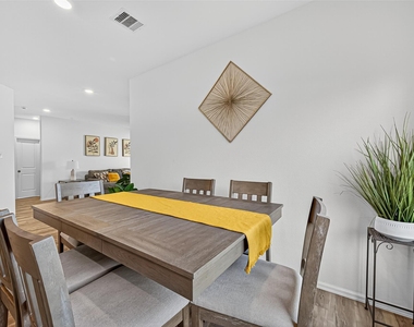 27222 Woodridge Glen Drive - Photo Thumbnail 20