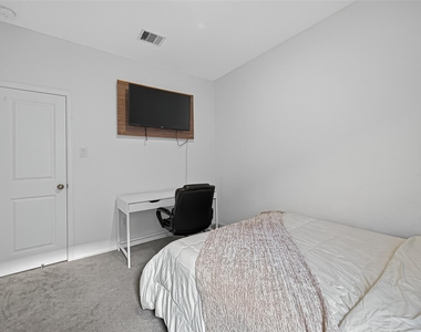 27222 Woodridge Glen Drive - Photo Thumbnail 34