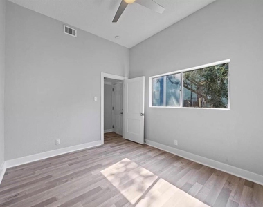805 10th Street - Photo Thumbnail 5