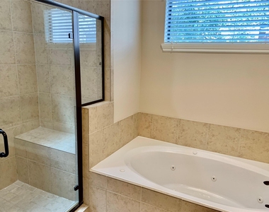 119 W 10th Street - Photo Thumbnail 9