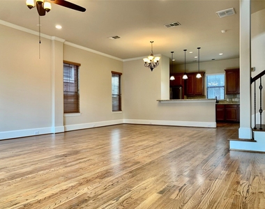 119 W 10th Street - Photo Thumbnail 1