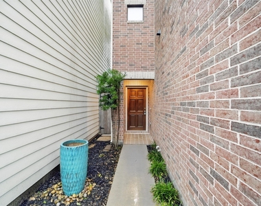 650 Westcross Street - Photo Thumbnail 3