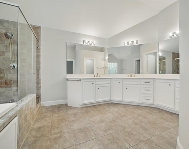 650 Westcross Street - Photo Thumbnail 32