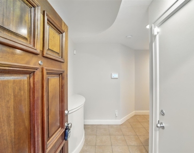 650 Westcross Street - Photo Thumbnail 4