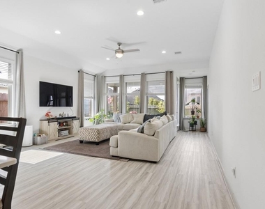 28335 Halle Ray Drive - Photo Thumbnail 5