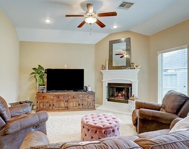 4411 Eclipse Park Court - Photo Thumbnail 7