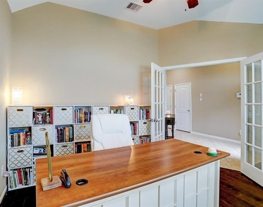 4411 Eclipse Park Court - Photo Thumbnail 3