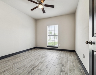 7912 Bowen Street - Photo Thumbnail 5