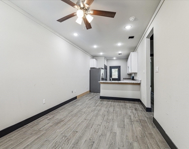 7912 Bowen Street - Photo Thumbnail 2