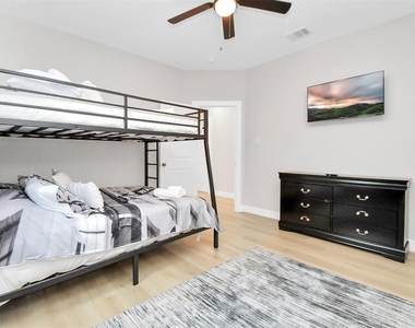 5718 Beall Street - Photo Thumbnail 6