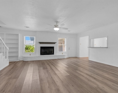 1122 Rhine Lane - Photo Thumbnail 6