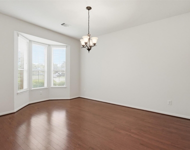 1911 Vale Brook Drive - Photo Thumbnail 4