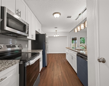 509 Southern Oaks Drive - Photo Thumbnail 7