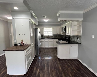 2002 Cherry Laurel Drive - Photo Thumbnail 8