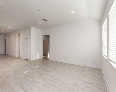 4802 Seabourne Landing Drive - Photo Thumbnail 7