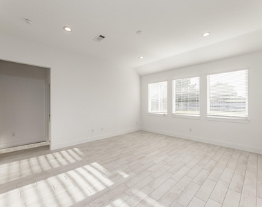 4802 Seabourne Landing Drive - Photo Thumbnail 6