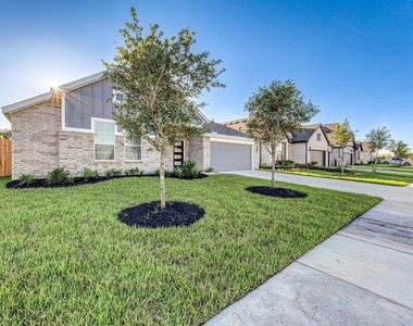 4802 Seabourne Landing Drive - Photo Thumbnail 2