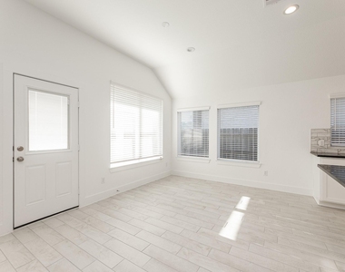 4802 Seabourne Landing Drive - Photo Thumbnail 15