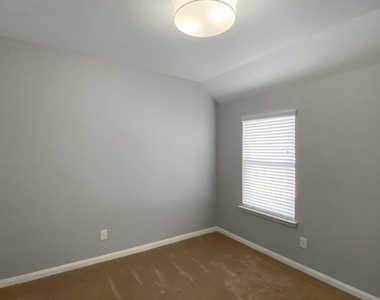 10 Pinestead Court - Photo Thumbnail 8