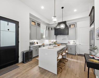1908 W 25th Street - Photo Thumbnail 2