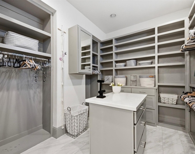 1908 W 25th Street - Photo Thumbnail 18