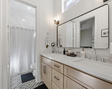 1908 W 25th Street - Photo Thumbnail 29