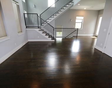 2103 Hadley Street - Photo Thumbnail 4