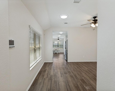 1235 Blue Hazel Court - Photo Thumbnail 6