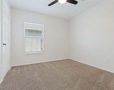 1235 Blue Hazel Court - Photo Thumbnail 16
