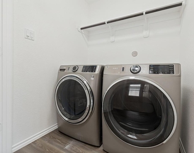 1235 Blue Hazel Court - Photo Thumbnail 13