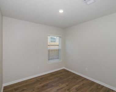 198 Emma Rose Drive - Photo Thumbnail 10