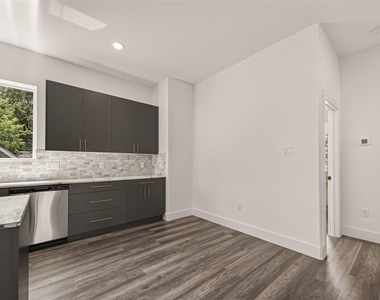 2711 Dennis Street - Photo Thumbnail 8