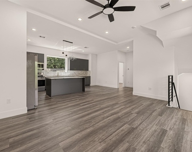 2711 Dennis Street - Photo Thumbnail 4