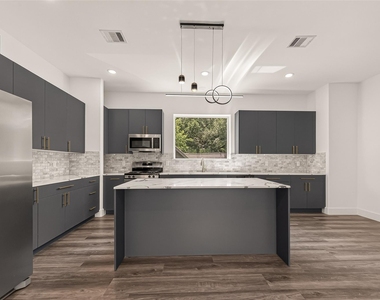 2711 Dennis Street - Photo Thumbnail 9