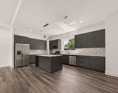 2711 Dennis Street - Photo Thumbnail 7
