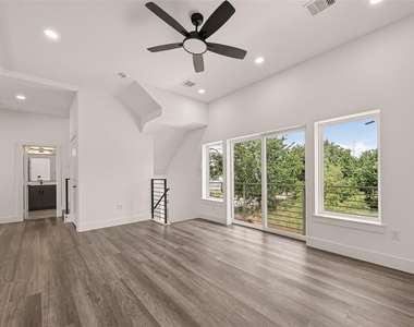 2711 Dennis Street - Photo Thumbnail 5