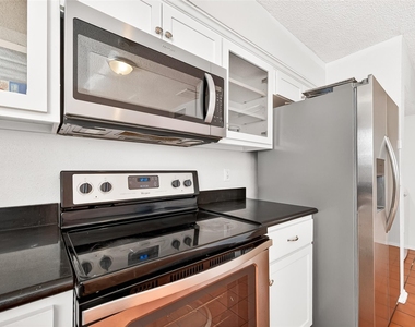 11677 Village Place Dr - Photo Thumbnail 19