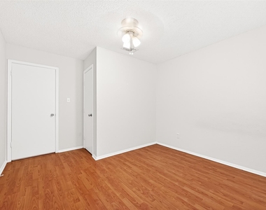 11677 Village Place Dr - Photo Thumbnail 32