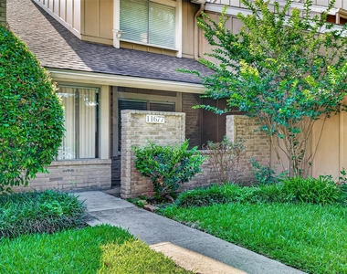 11677 Village Place Dr - Photo Thumbnail 3