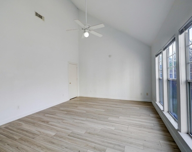 1401 Castle Court - Photo Thumbnail 10