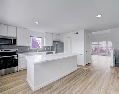 1401 Castle Court - Photo Thumbnail 7