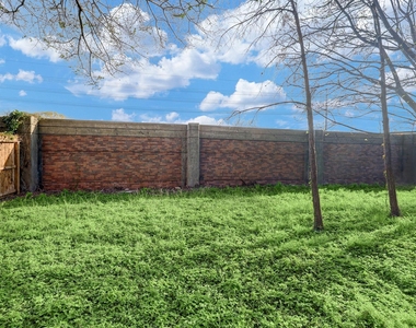 1401 Castle Court - Photo Thumbnail 11