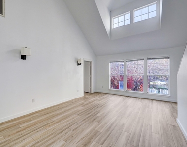 1401 Castle Court - Photo Thumbnail 6