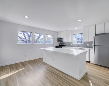 1401 Castle Court - Photo Thumbnail 8