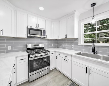 3206 Whitesail Drive - Photo Thumbnail 4